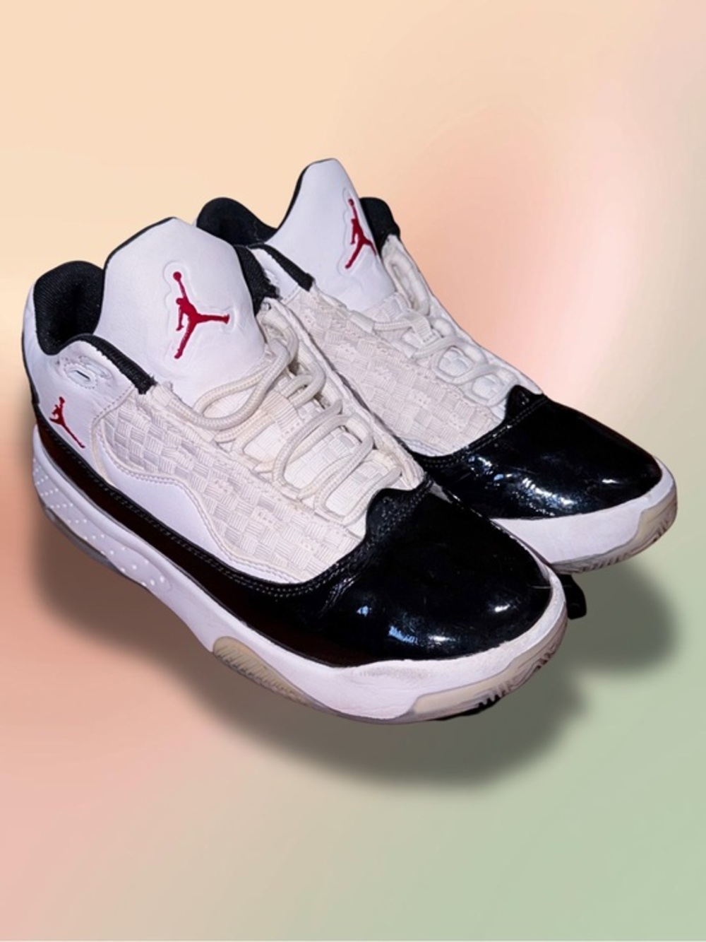 Jordan Max Aura 2 GS White Black Gym Red Basketball Shoes Size 4Y CN8094-102
